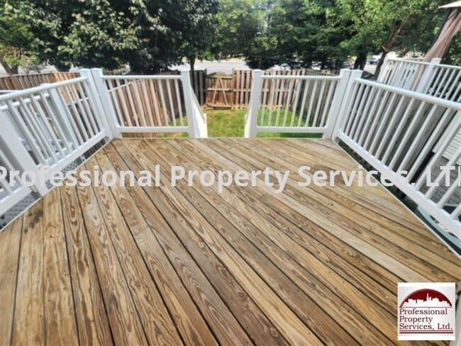 Building Photo - Nice Townhome in the North End of Town