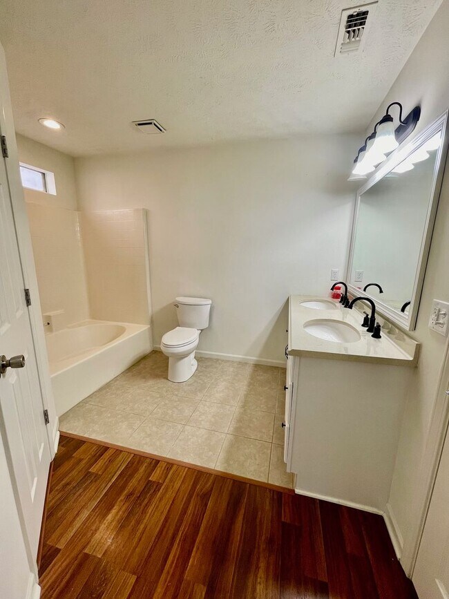 Building Photo - Beautiful 3-Bedroom Home in Prime Goodlettsville Location!