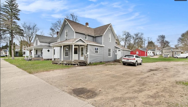 Building Photo - Selling - River Street