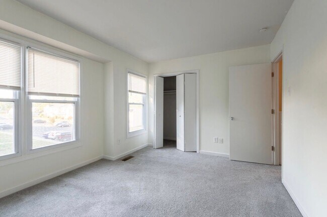 Building Photo - 15249 Broadwater Cir