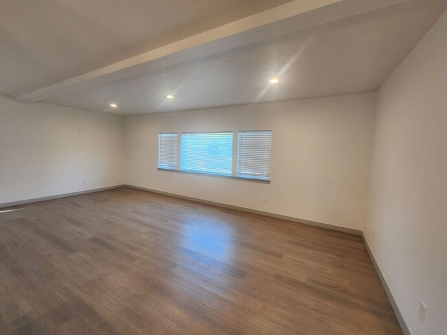 Building Photo - 801 N 24th Ave