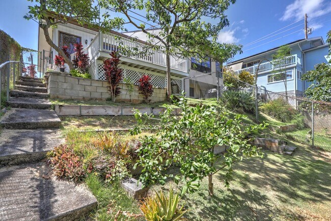 Building Photo - 3 Bedroom, 2.5 Bathroom Home with Photovol...