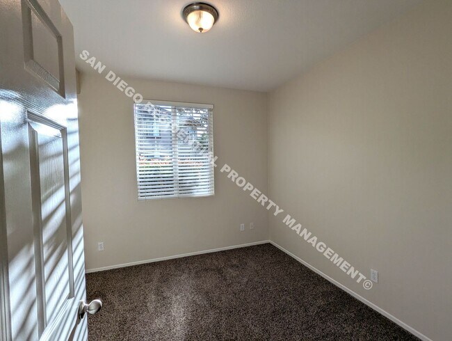 Building Photo - Beautiful 2 bed / 2 bath Single Story Condo in the Heart of 4S Ranch