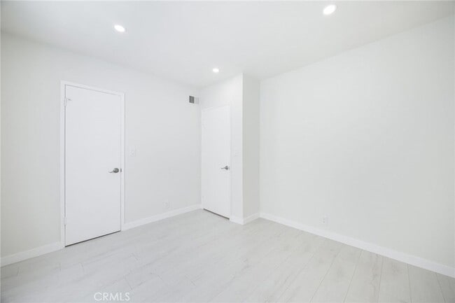 Building Photo - 333 Riverdale Dr