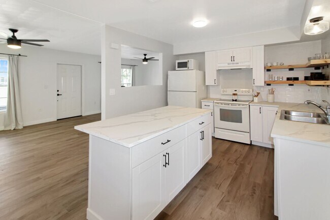 Building Photo - East Gate Annual Home for Rent