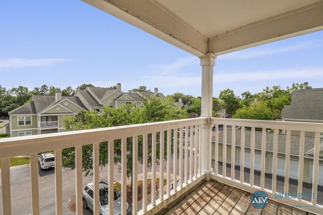 Building Photo - Bright, Freshly Updated 2BR/2BA Condo at T...