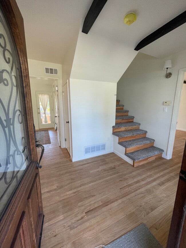 Building Photo - 576 Blaisdell Dr