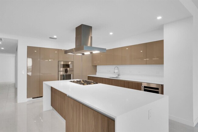 Building Photo - 435 Bayshore Dr