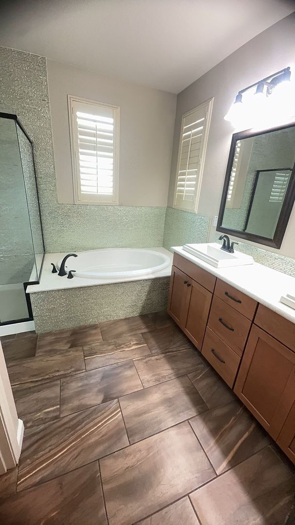 Building Photo - Riverbank!