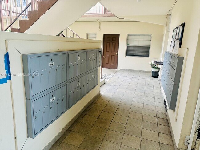 Building Photo - 415 NE 2nd St