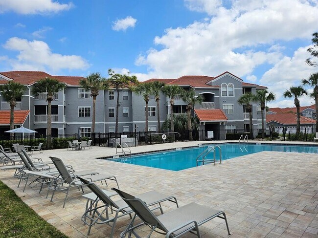 Building Photo - 18001 Richmond Pl Dr