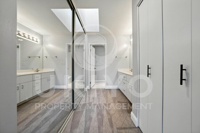 Building Photo - 4 Courageous Ct