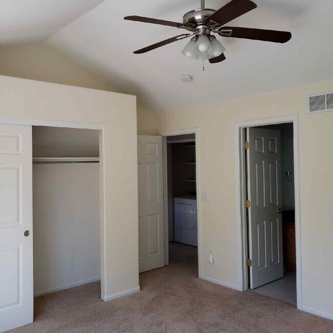 Building Photo - 2233 Watersong Cir