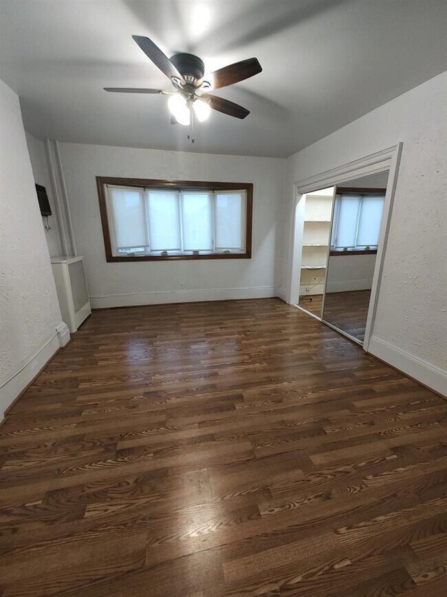 Building Photo - 56 Waverly St