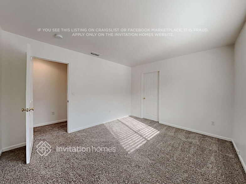 Building Photo - 8205 Carriage Oaks Way