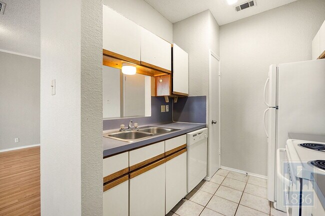 Building Photo - 2804 Rio Grande St