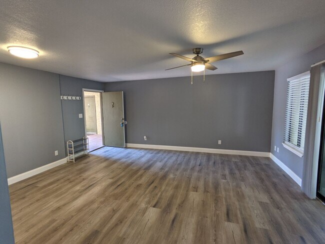 Building Photo - Ground Floor 2/2 in Pool Complex