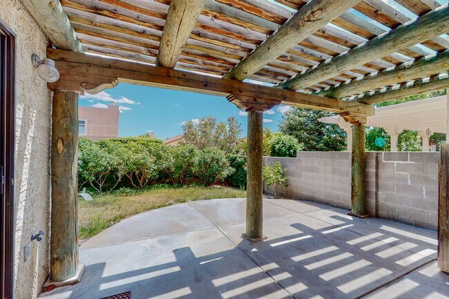 Building Photo - ACADEMY RIDGE 2 Bedroom Plus Office   2 Ba...