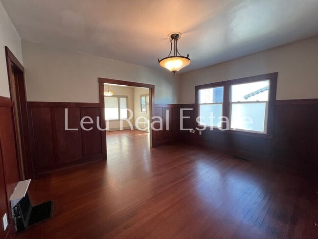 Building Photo - Charming 2-Bedroom Home with Classic Chara...