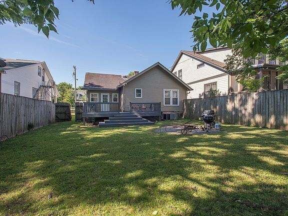 Building Photo - "Charming Nashville Retreat: Spacious 2-Be...