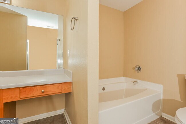 Building Photo - 25 Lakeridge Ct