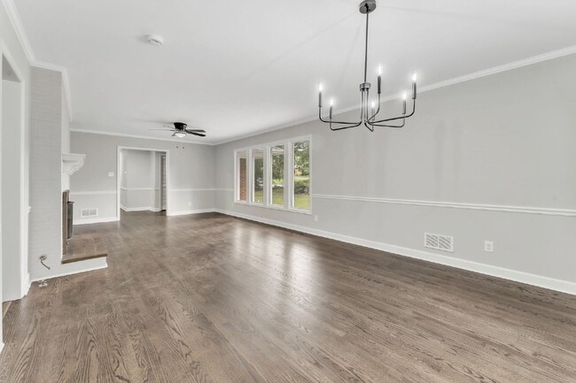 Building Photo - "Charming 3-Bedroom Spartanburg Retreat wi...