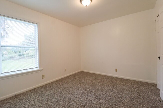 Building Photo - Charming 2 Bed, 1 Bath Home!