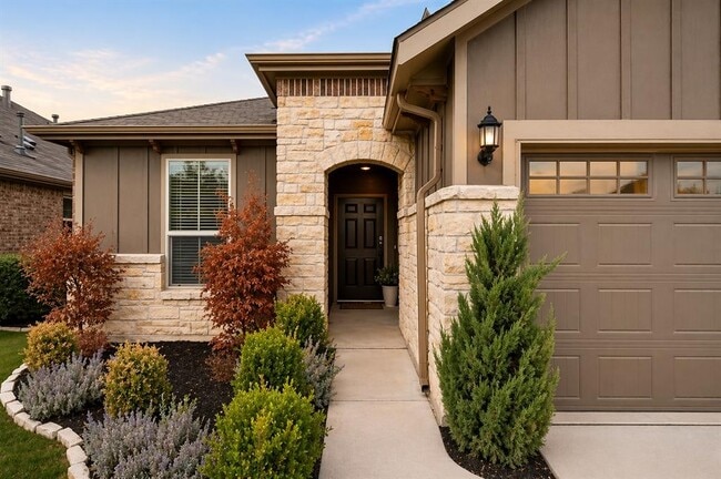 Building Photo - 215 Methodius Dr