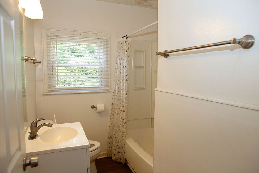 Building Photo - 2214 Walker Ave