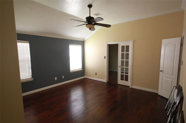 Building Photo - 1306 Colonial Manor Dr