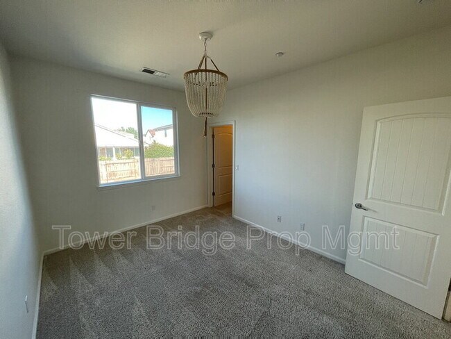 Building Photo - 5508 Copper Sunset Way