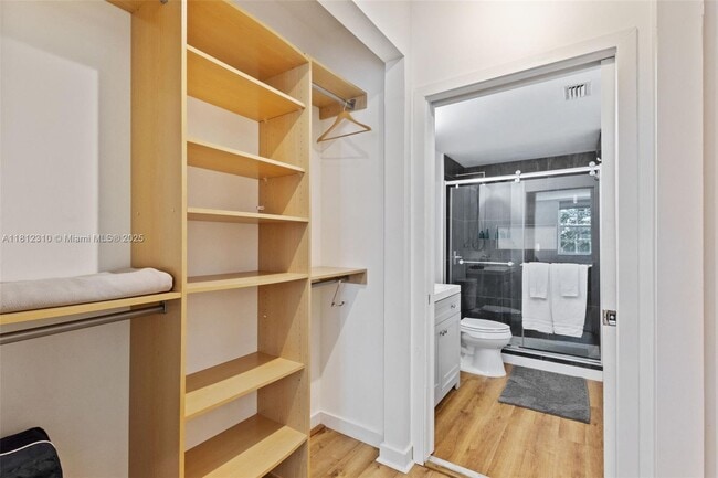 Building Photo - 19999 E Country Club Dr