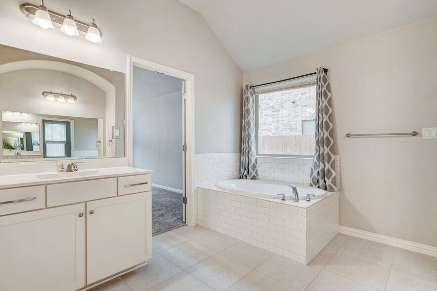 Building Photo - 213 Mindy Way