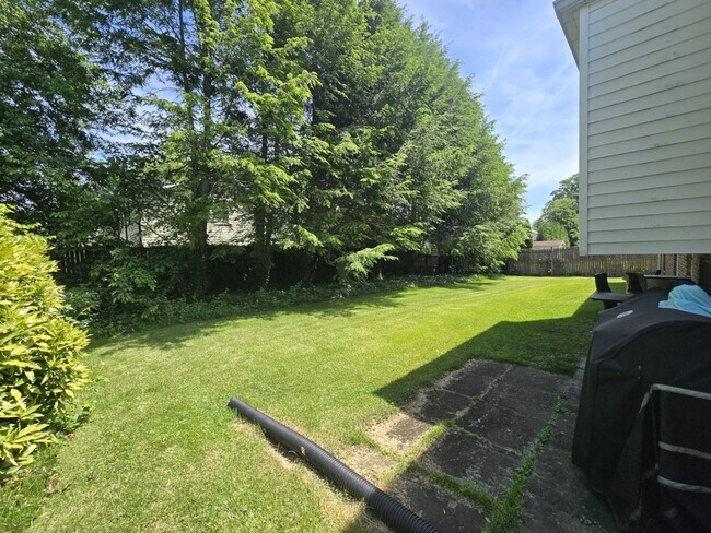 Building Photo - Spacious 4 Bedroom, 3 Bathroom Home in Close in Bethesda!!