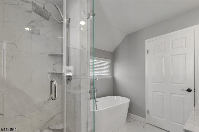 Building Photo - 40 Primrose Ln