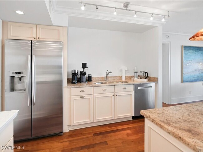 Building Photo - 2750 Gulf Shore Blvd N