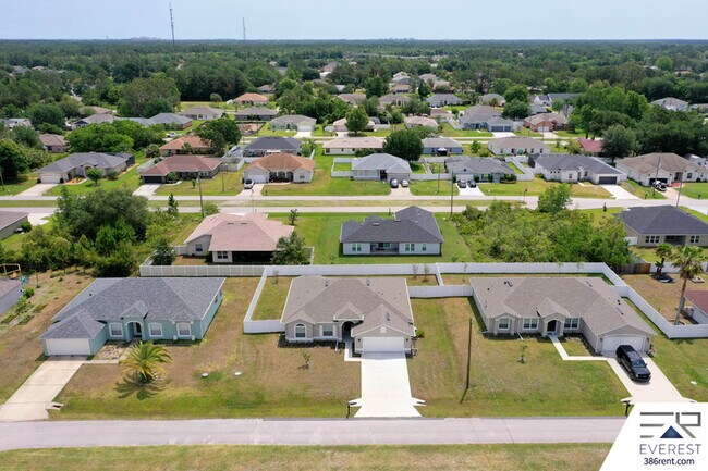 Building Photo - 12 Lysander Ln