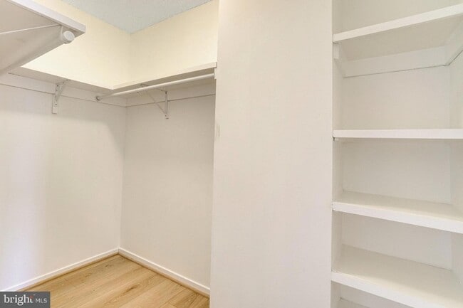 Building Photo - 2300 Pimmit Dr