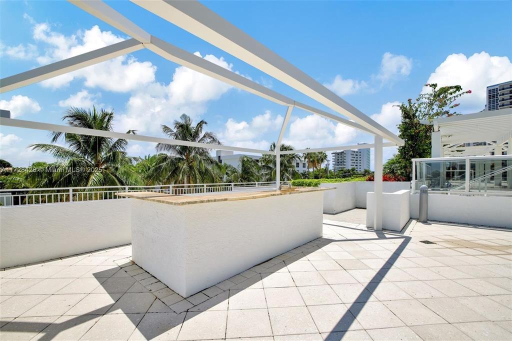 Building Photo - 3015 N Ocean Blvd