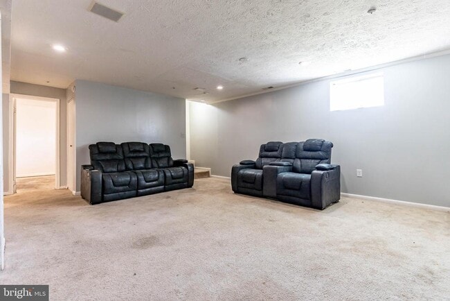 Building Photo - 12212 Birchview Dr