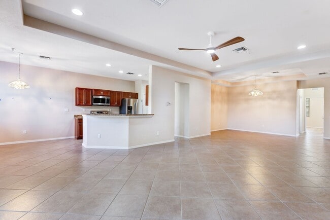 Building Photo - ** AVIANO AT NAPLES ** 3 BED / 2 BATH - CARRIAGE HOME - GARAGE - CENTRAL NAPLES - ANNUAL RENTAL
