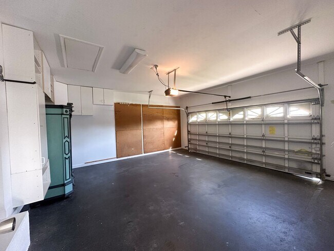 Building Photo - Beautiful 3 Bedroom Home in Destin. Beachside of Hwy 98!