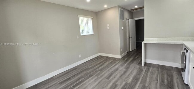 Building Photo - 2533 Garfield St