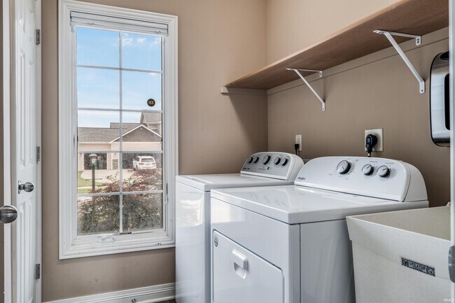 Building Photo - 625 Perolla Dr