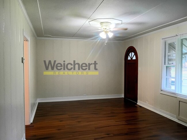 Building Photo - Charming 2BR/1BA Home with Spacious Backyard