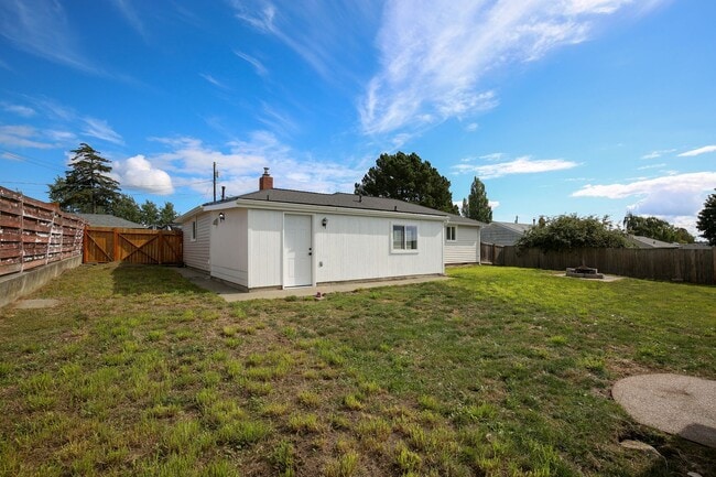 Building Photo - **Comfortable Oak Harbor Rambler Available...