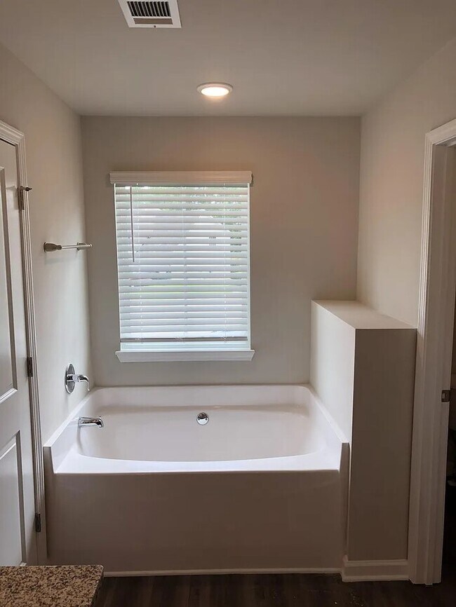 Building Photo - 1155 Oak Hollow Ln