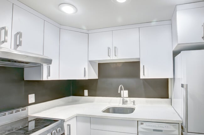 Building Photo - 1217 1/2 Independence Ave SE-