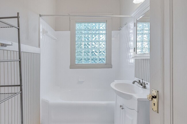 Interior Photo - Highland Court II Apartments