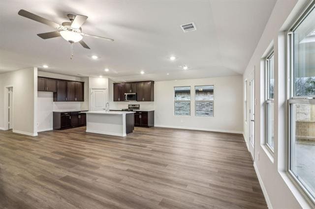 Building Photo - 711 Easthill Dr